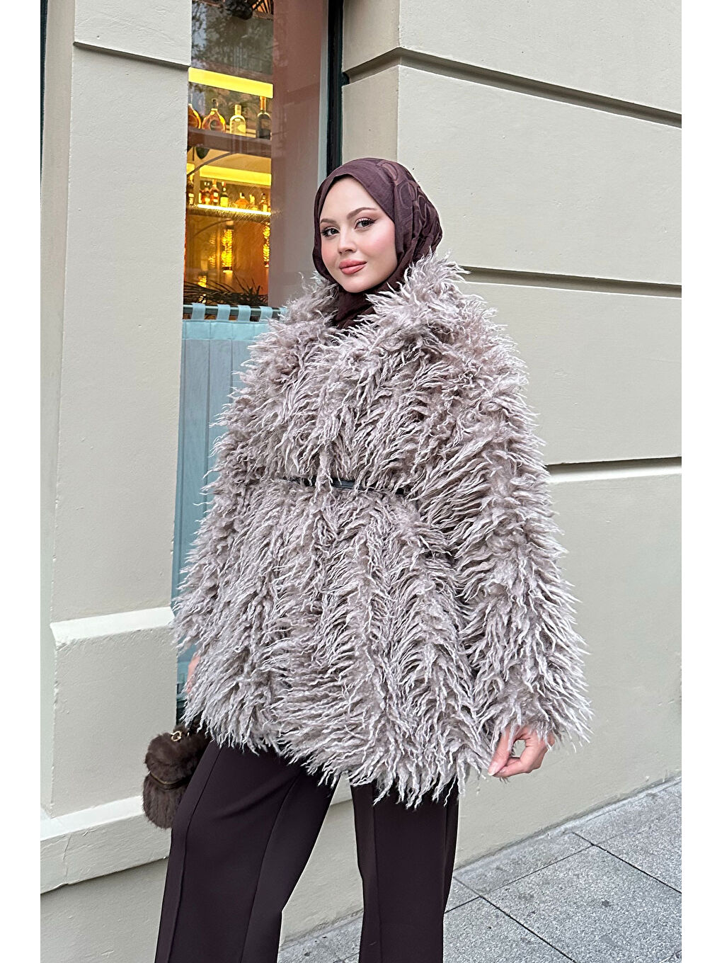 Bej Kadın Kemer Detay Kısa Kürk Kaban Taş-3