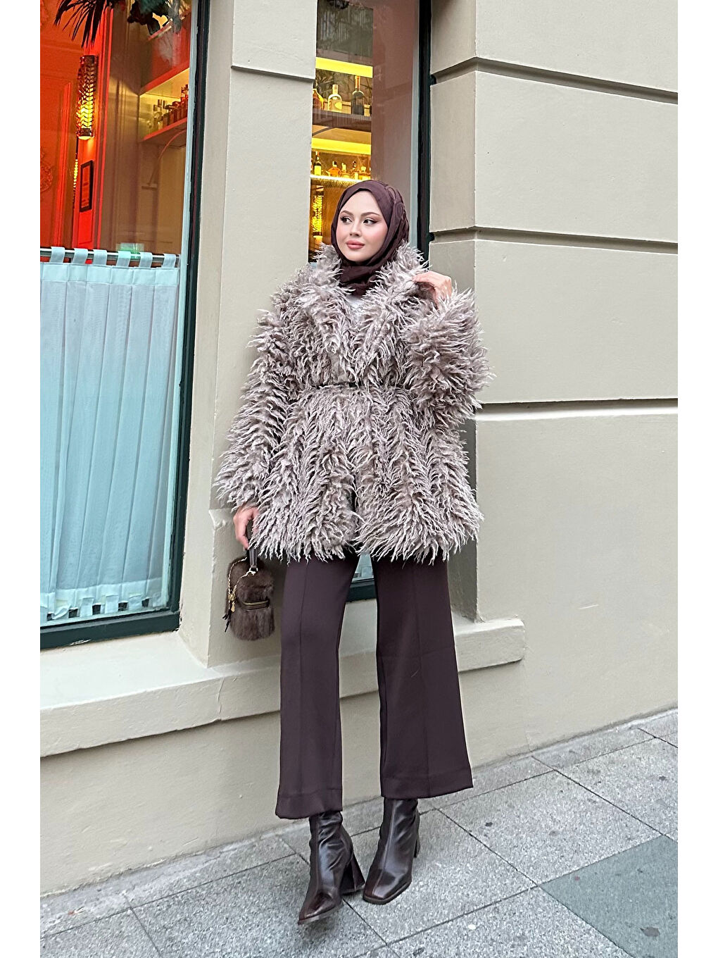 Bej Kadın Kemer Detay Kısa Kürk Kaban Taş-4