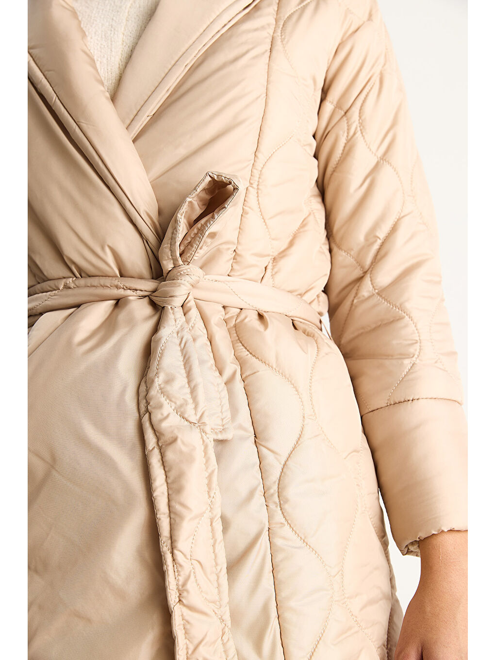 Ekru Kadın Kuşaklı Şal Yaka Kapitone Kaban-6