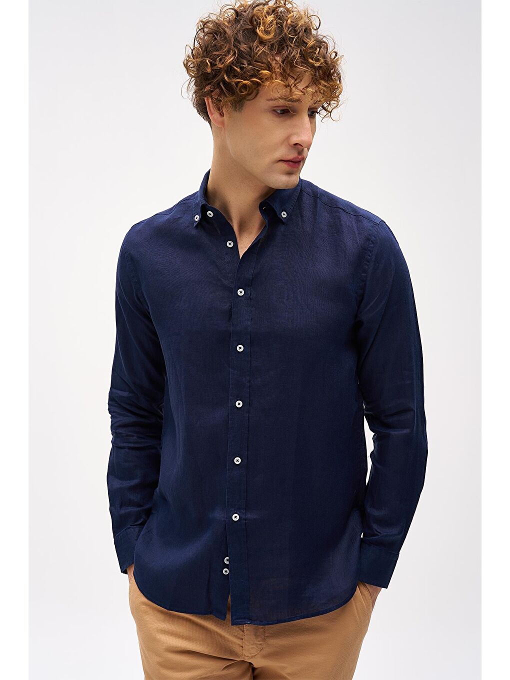 Lacivert Dynamic Fit Düğmeli Yaka Düz Uzun Kollu Cepsiz %100 Keten Gömlek