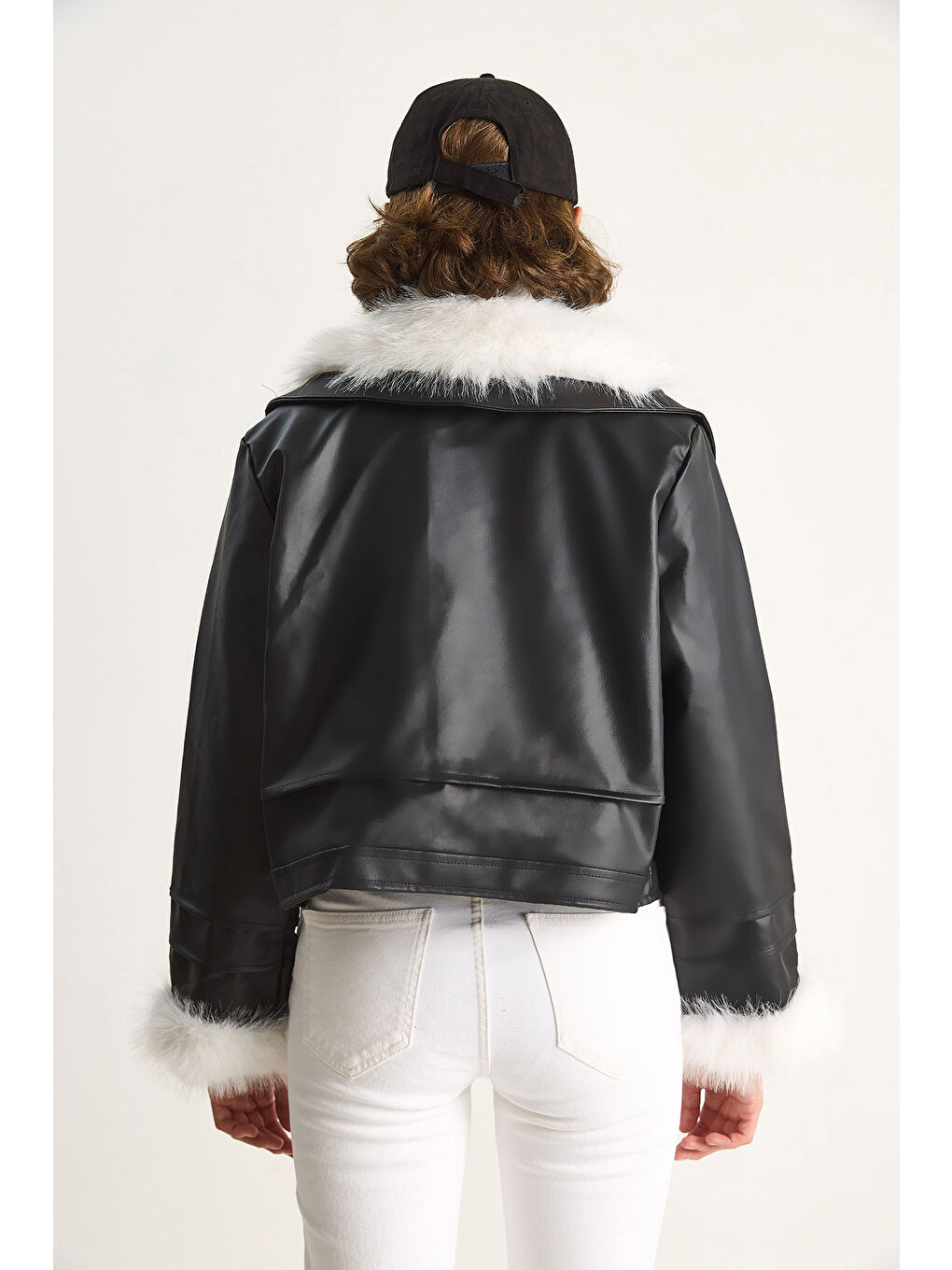 Siyah Kadın Yakası Ve Kolları Kürklü Suni Deri Ceket-6