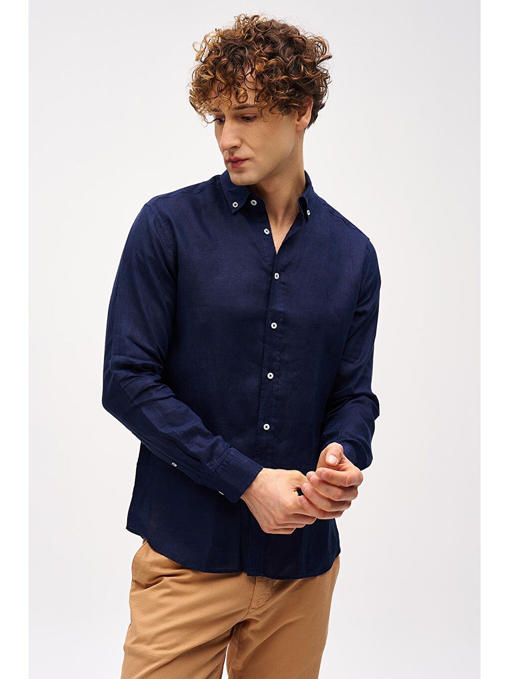 Lacivert Dynamic Fit Düğmeli Yaka Düz Uzun Kollu Cepsiz %100 Keten Gömlek-2