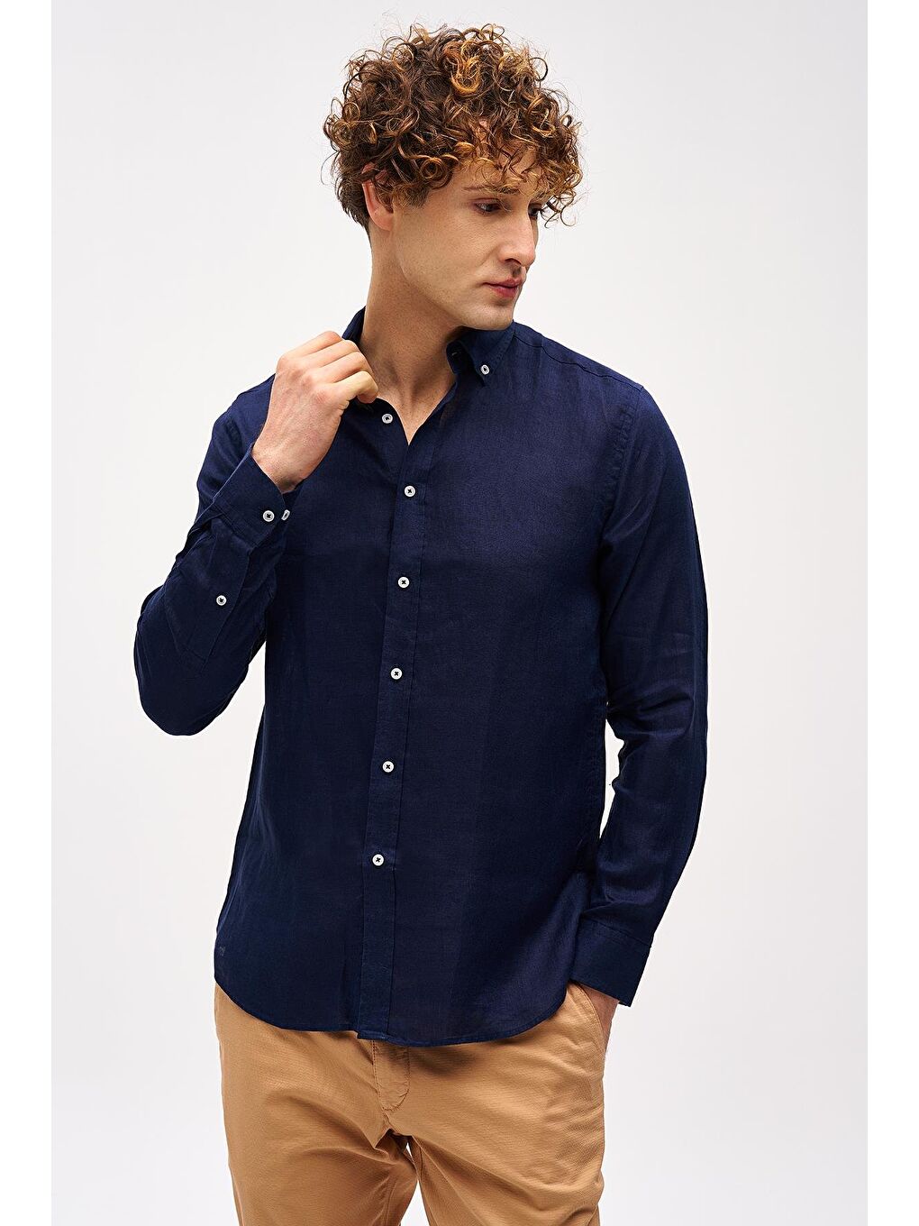Lacivert Dynamic Fit Düğmeli Yaka Düz Uzun Kollu Cepsiz %100 Keten Gömlek-3