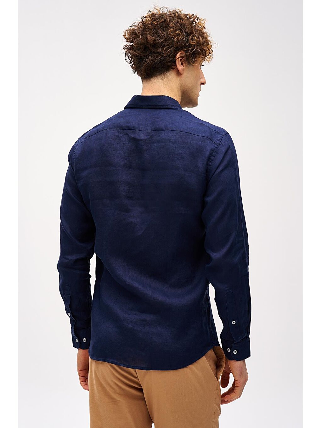 Lacivert Dynamic Fit Düğmeli Yaka Düz Uzun Kollu Cepsiz %100 Keten Gömlek-4