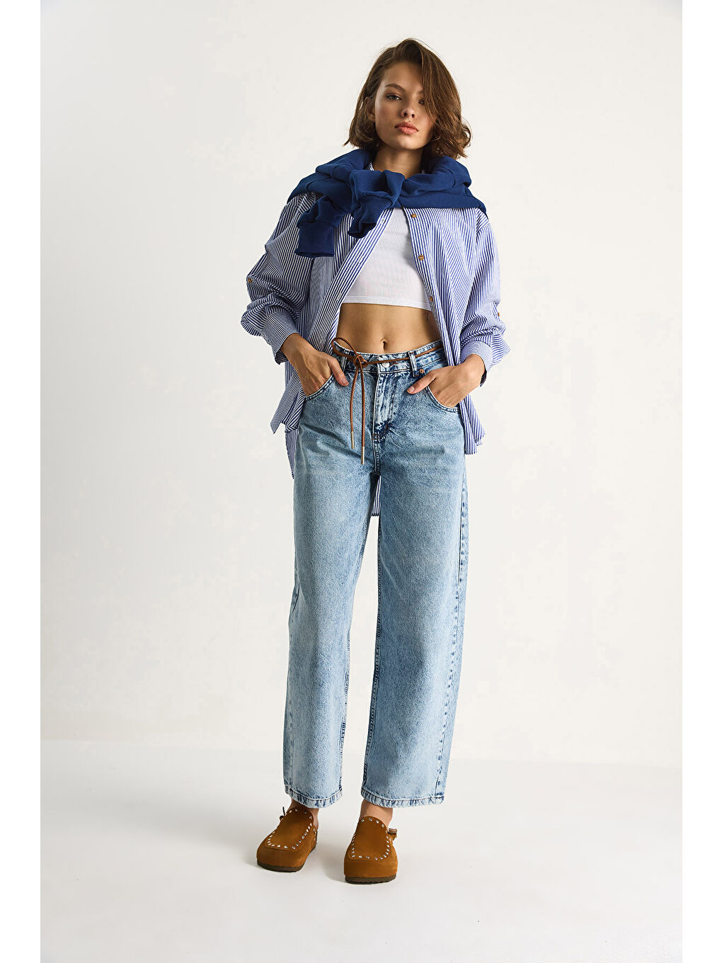 Beyaz Kadın Geniş Paça Yüksek Bel Deri İp Kemerli Denim Pantolon-2