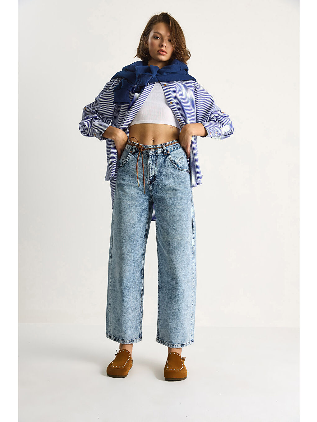 Beyaz Kadın Geniş Paça Yüksek Bel Deri İp Kemerli Denim Pantolon-3