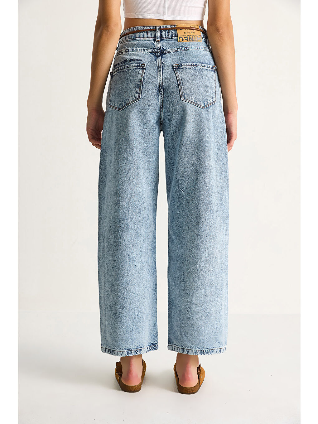 Beyaz Kadın Geniş Paça Yüksek Bel Deri İp Kemerli Denim Pantolon-6