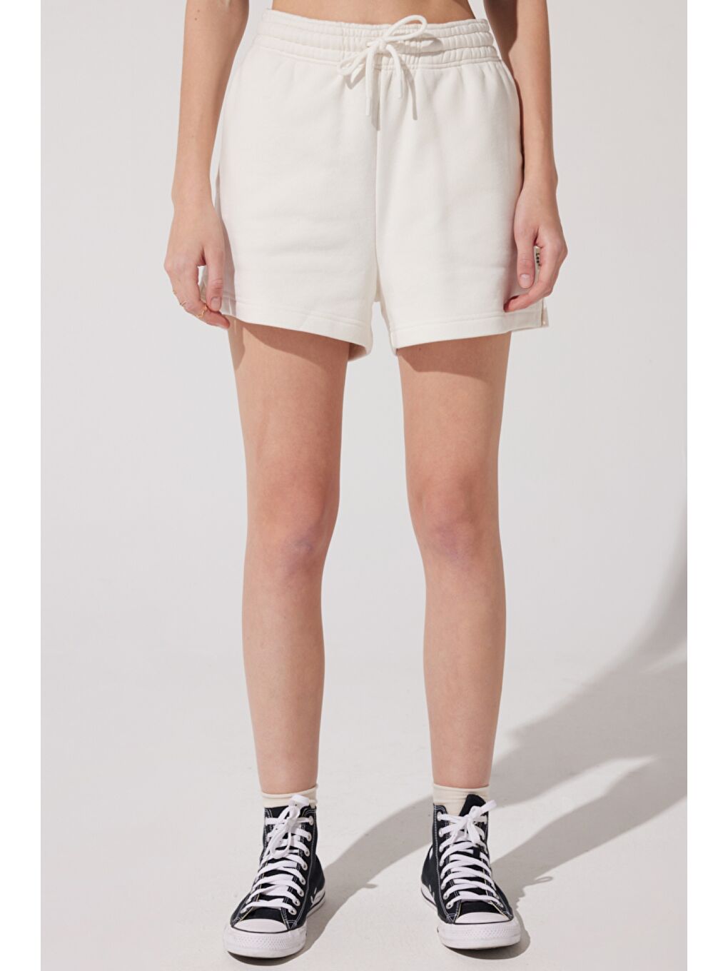 Regular Fit Normal Kesim %100 Pamuk Lastikli Bel Kırık Beyaz Sweat Şort