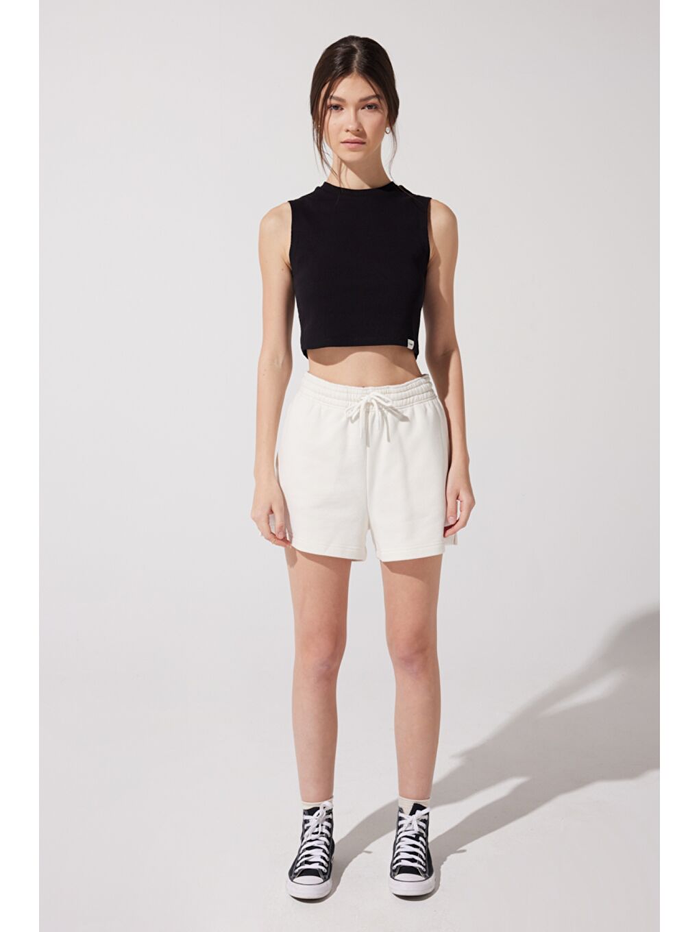 Regular Fit Normal Kesim %100 Pamuk Lastikli Bel Kırık Beyaz Sweat Şort-1
