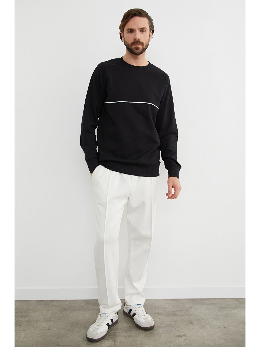 Siyah Kontrast Biye Detaylı Bisiklet Yaka Sweatshirt-2