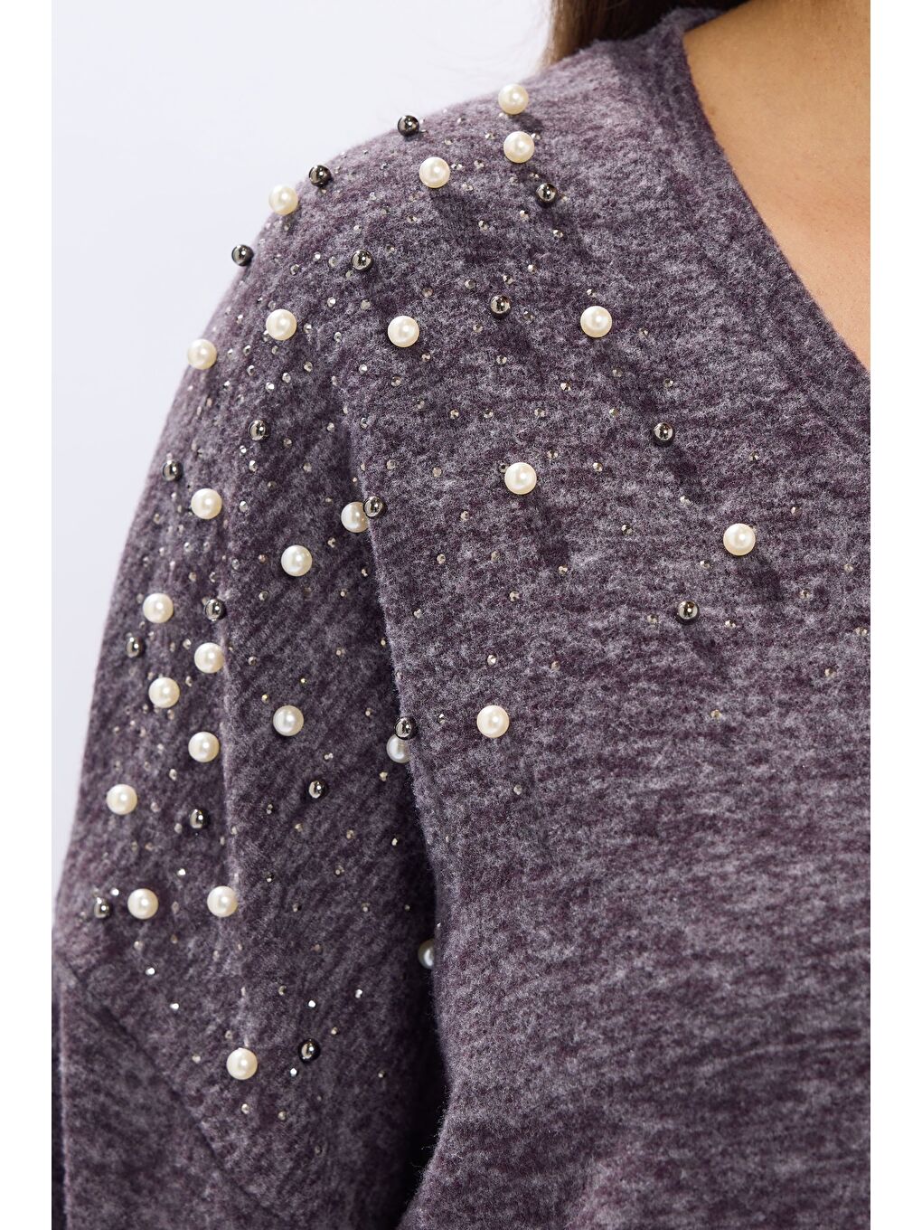 Mor Büyük Beden V Yaka Uzun Kollu Boncuklu Pelüş Sweatshirt 285054-3