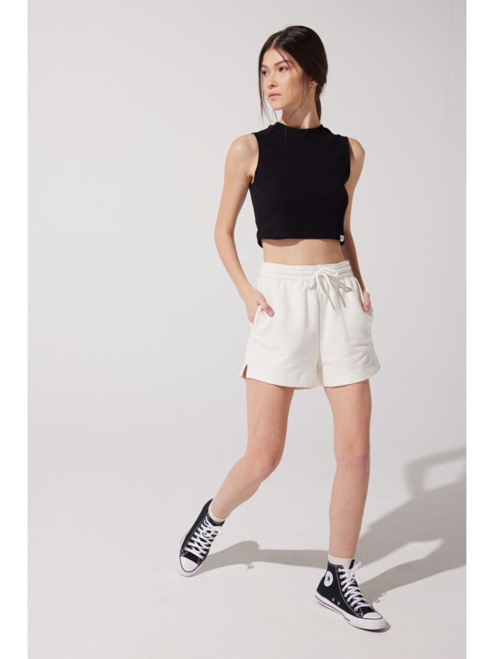 Regular Fit Normal Kesim %100 Pamuk Lastikli Bel Kırık Beyaz Sweat Şort-3