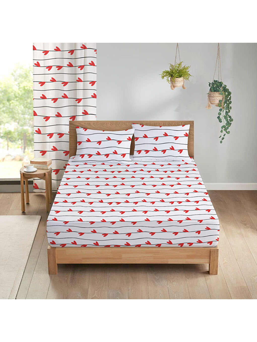 Karışık Kalp Desenli Baskılı 180x200 Çift Kişilik Lastikli Çarşaf Seti