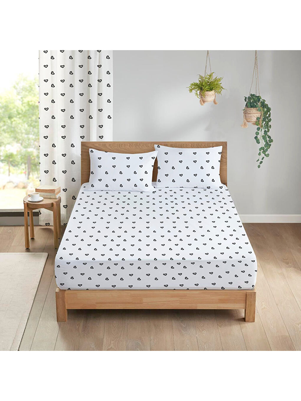 Karışık Kalp Desenli Baskılı 180x200 Çift Kişilik Lastikli Çarşaf Seti