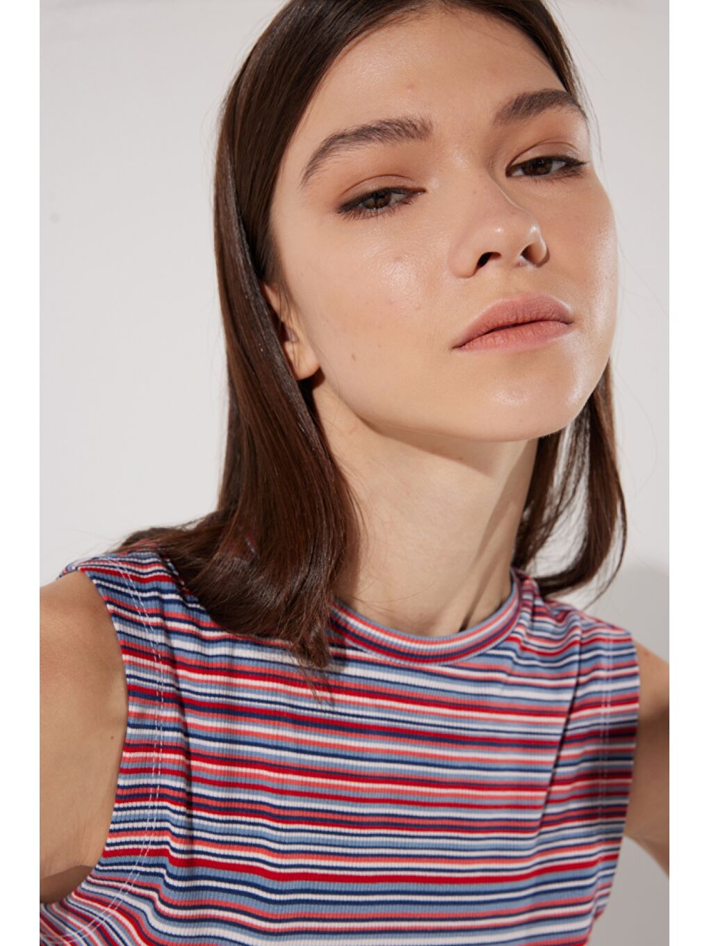 Karışık Slim Fit Dar Kesim Bisiklet Yaka Kolsuz Crop Renkli Esnek Tişört-2