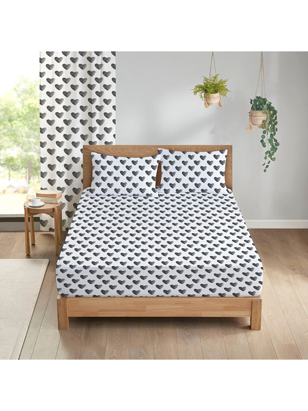 Karışık Kalp Desenli Baskılı 180x200 Çift Kişilik Lastikli Çarşaf Seti