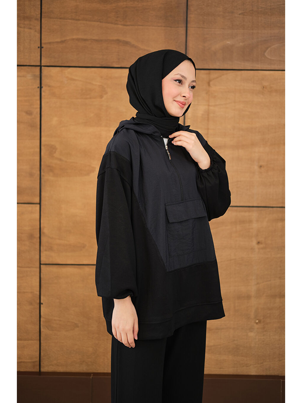 Kadın Yarım Fermuarlı Tek Cepli Pantolonlu Takım Siyah-2