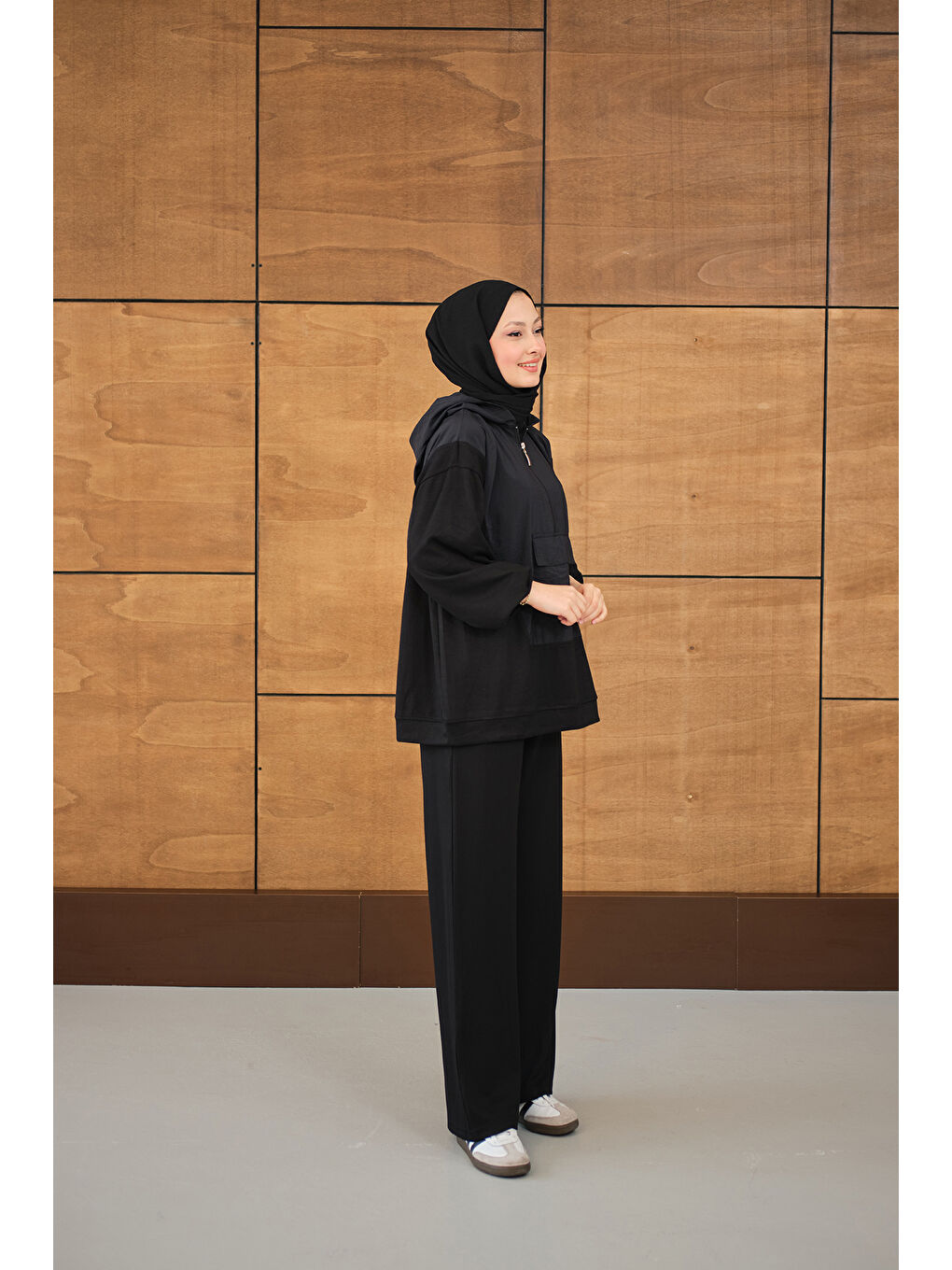 Kadın Yarım Fermuarlı Tek Cepli Pantolonlu Takım Siyah-4