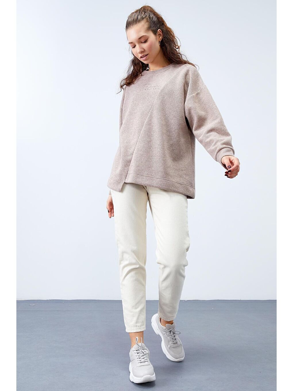 Kahverengi Toprak Asimetrik Kesim Bisiklet Yaka Selanik Kadın Oversize Sweatshirt - 97191-1