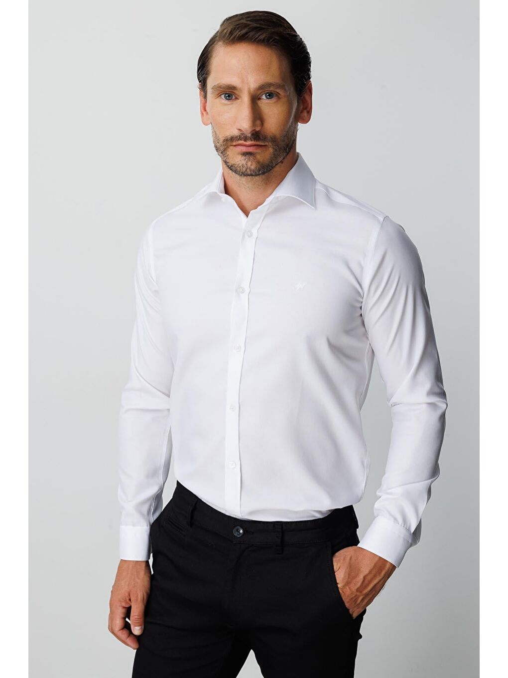 Beyaz Slim Fit Dar Kalıp Klasik Yaka Düz Uzun Kollu Cepsiz %100 Pamuk Non Iron Ütü İstemeyen Gömlek-1