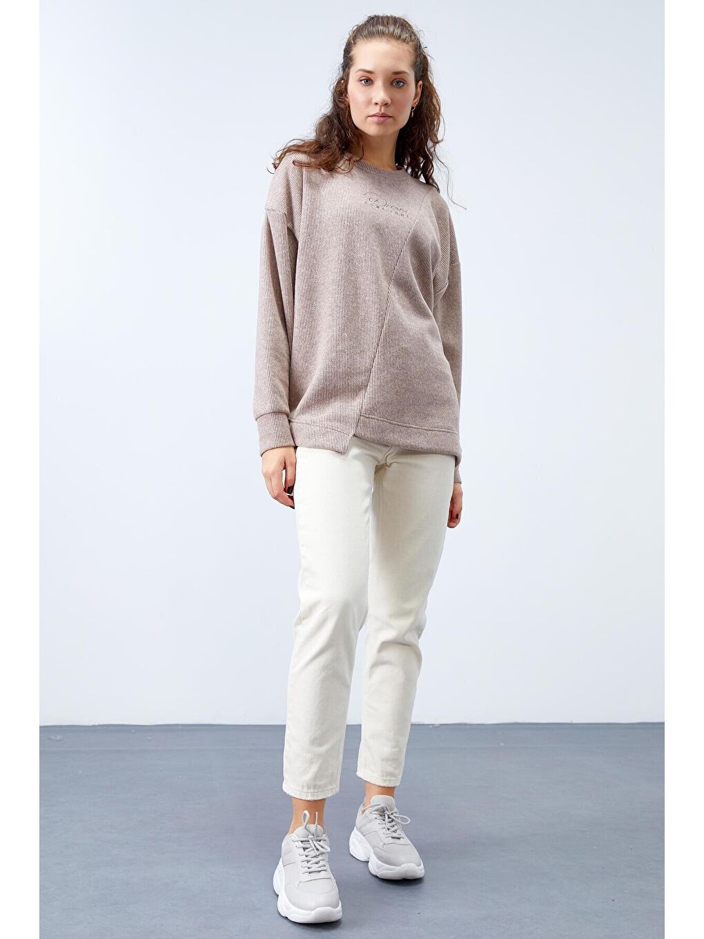 Kahverengi Toprak Asimetrik Kesim Bisiklet Yaka Selanik Kadın Oversize Sweatshirt - 97191-3