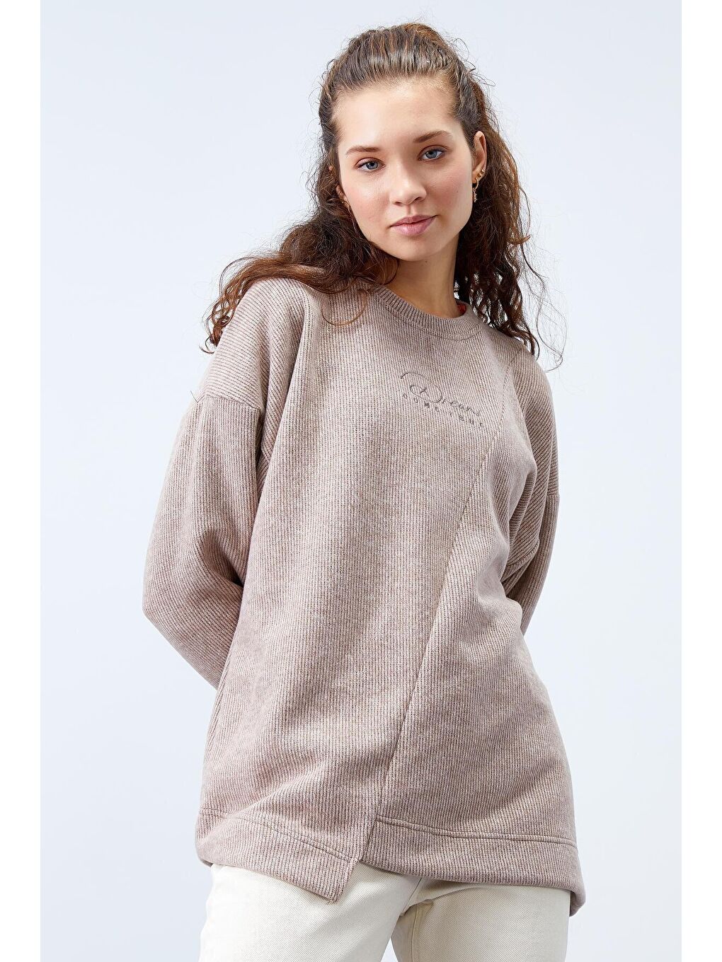 Kahverengi Toprak Asimetrik Kesim Bisiklet Yaka Selanik Kadın Oversize Sweatshirt - 97191-4