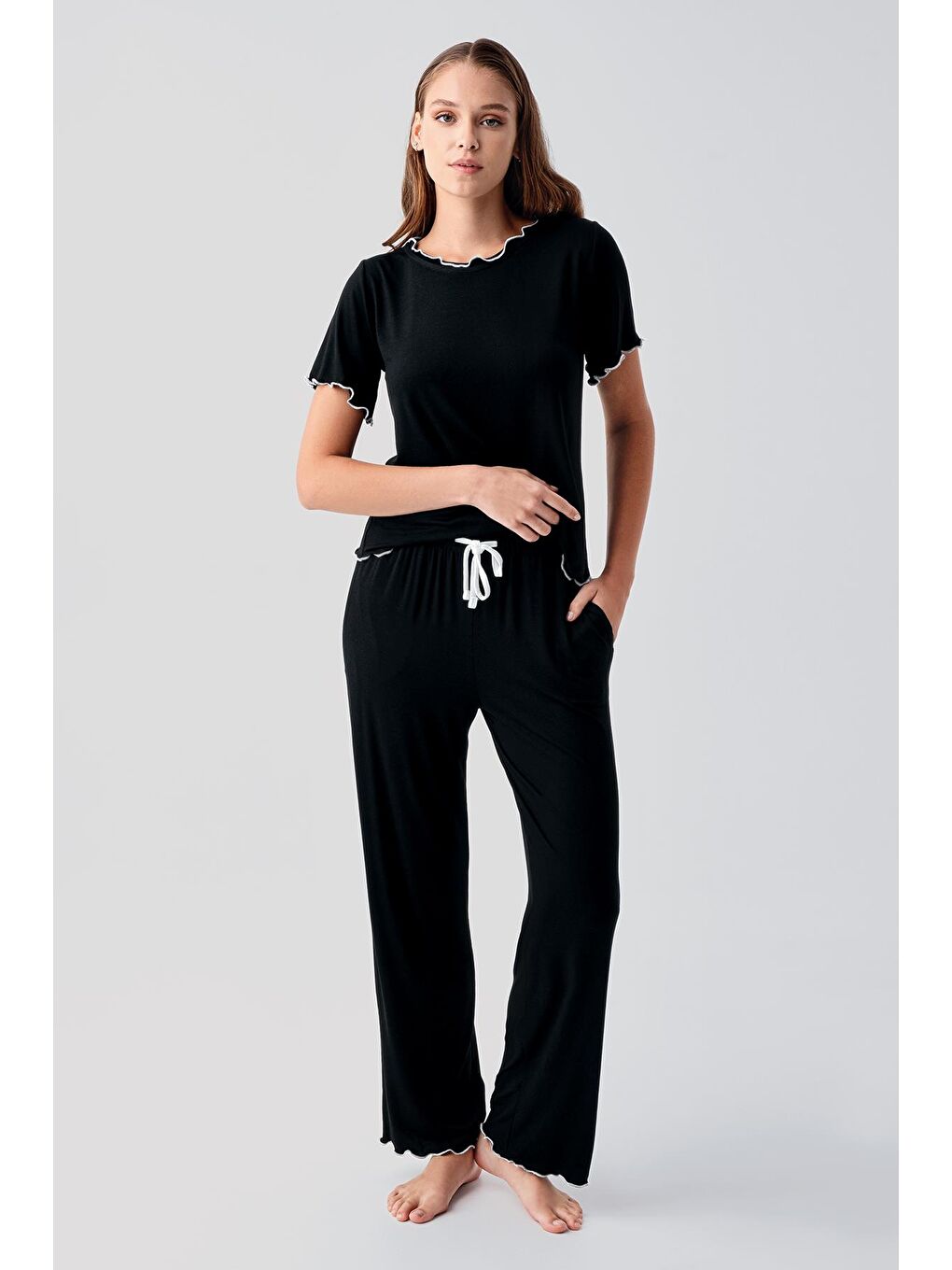 Siyah Kısa Kollu Fırfır Detaylı Rahat Esnek Viskoz Pijama Takım 19211-1