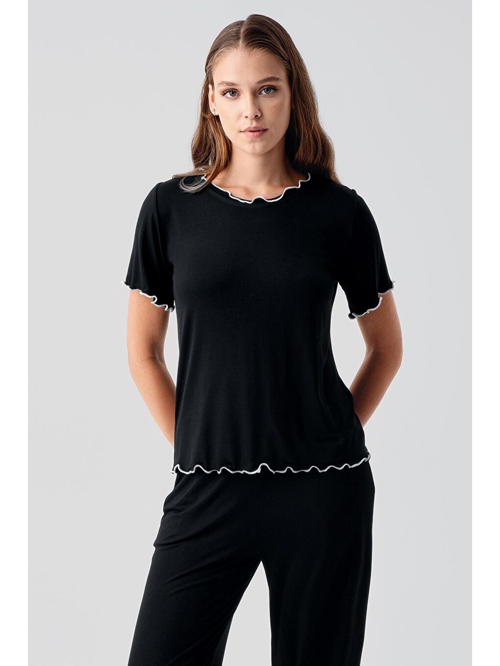 Siyah Kısa Kollu Fırfır Detaylı Rahat Esnek Viskoz Pijama Takım 19211-2
