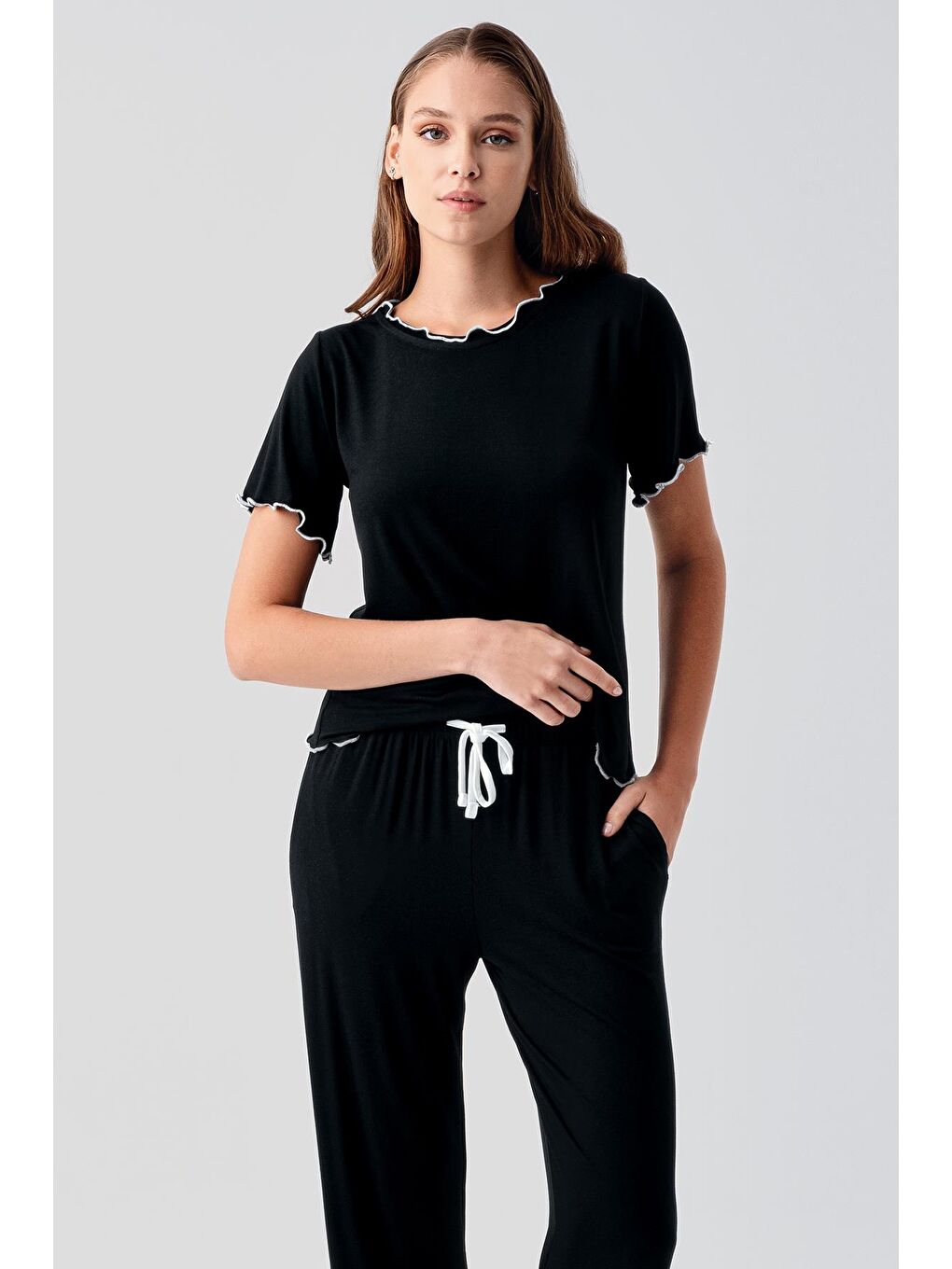 Siyah Kısa Kollu Fırfır Detaylı Rahat Esnek Viskoz Pijama Takım 19211-3