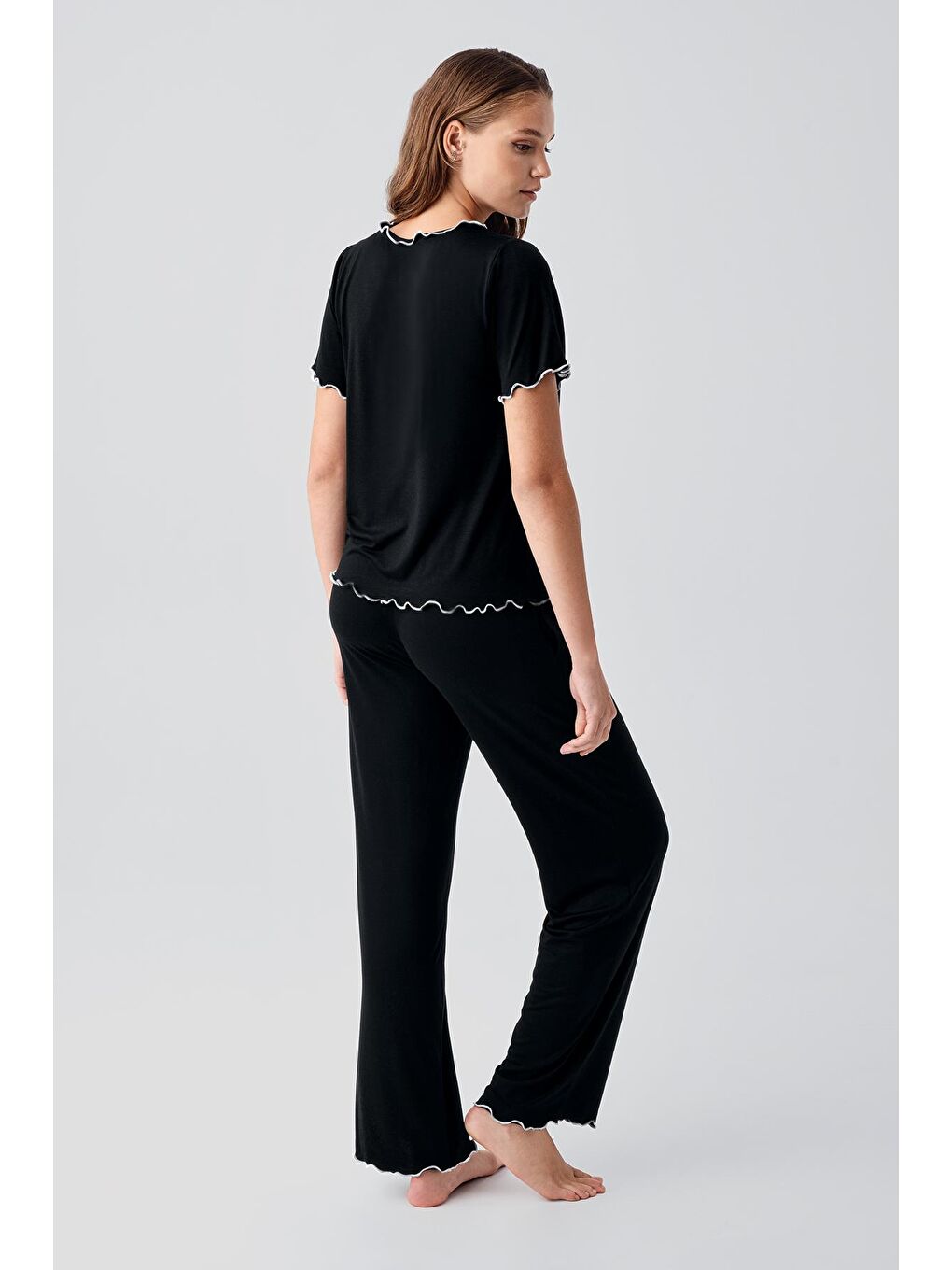 Siyah Kısa Kollu Fırfır Detaylı Rahat Esnek Viskoz Pijama Takım 19211-4