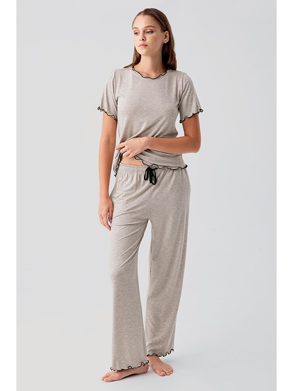 Bej Kısa Kollu Fırfır Detaylı Rahat Esnek Viskoz Pijama Takım 19211-1