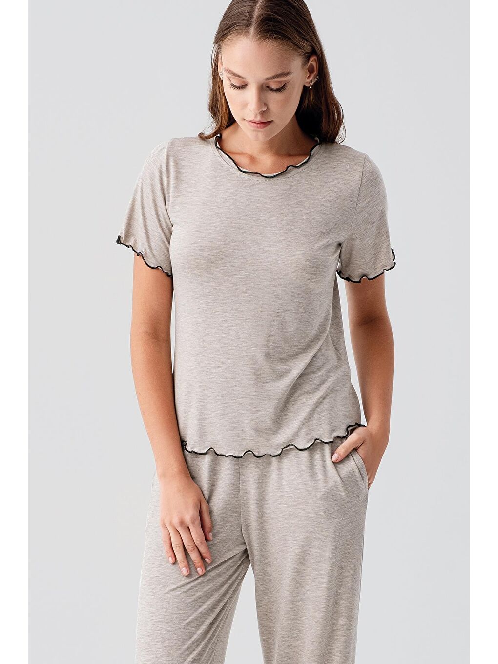 Bej Kısa Kollu Fırfır Detaylı Rahat Esnek Viskoz Pijama Takım 19211-2