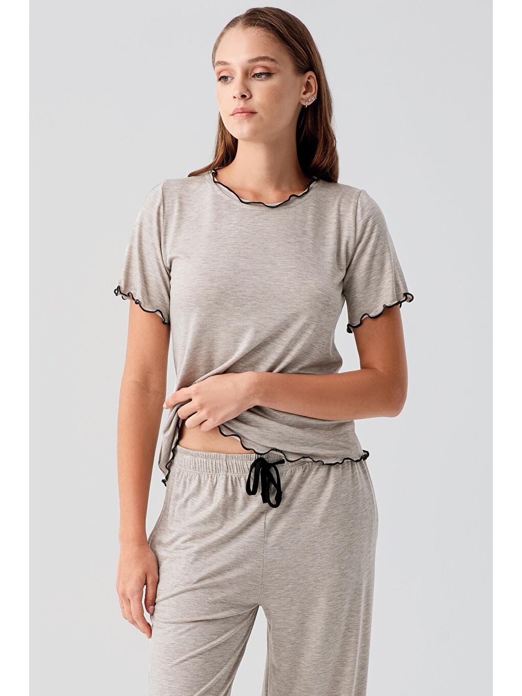 Bej Kısa Kollu Fırfır Detaylı Rahat Esnek Viskoz Pijama Takım 19211-3