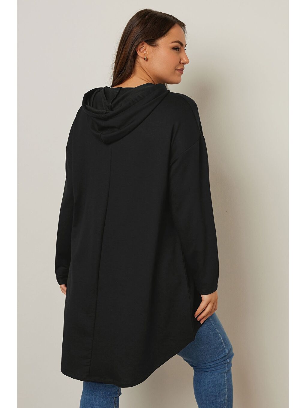 Siyah Büyük Beden Kapüşonlu Uzun Kollu Asimetrik Kesim Uzun Sweatshirt 304048-4