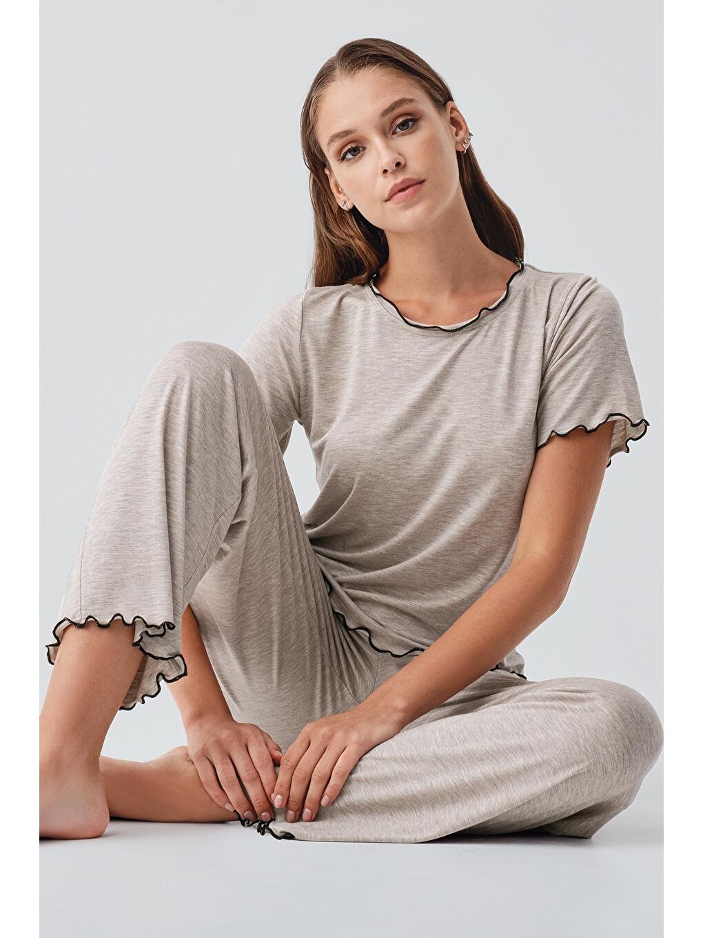 Bej Kısa Kollu Fırfır Detaylı Rahat Esnek Viskoz Pijama Takım 19211-4