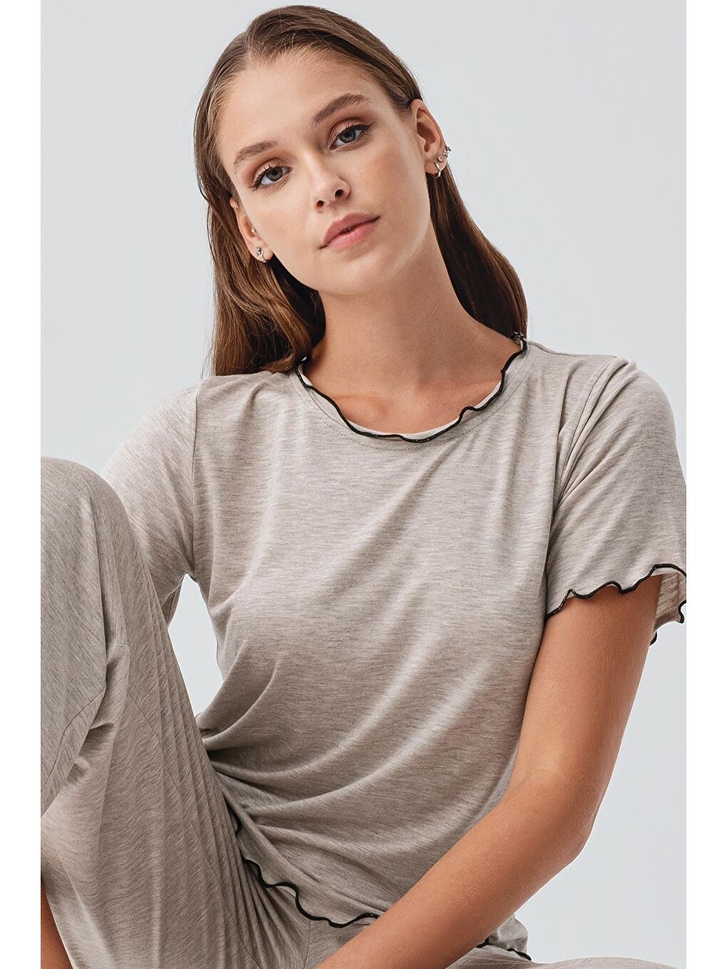 Bej Kısa Kollu Fırfır Detaylı Rahat Esnek Viskoz Pijama Takım 19211-5