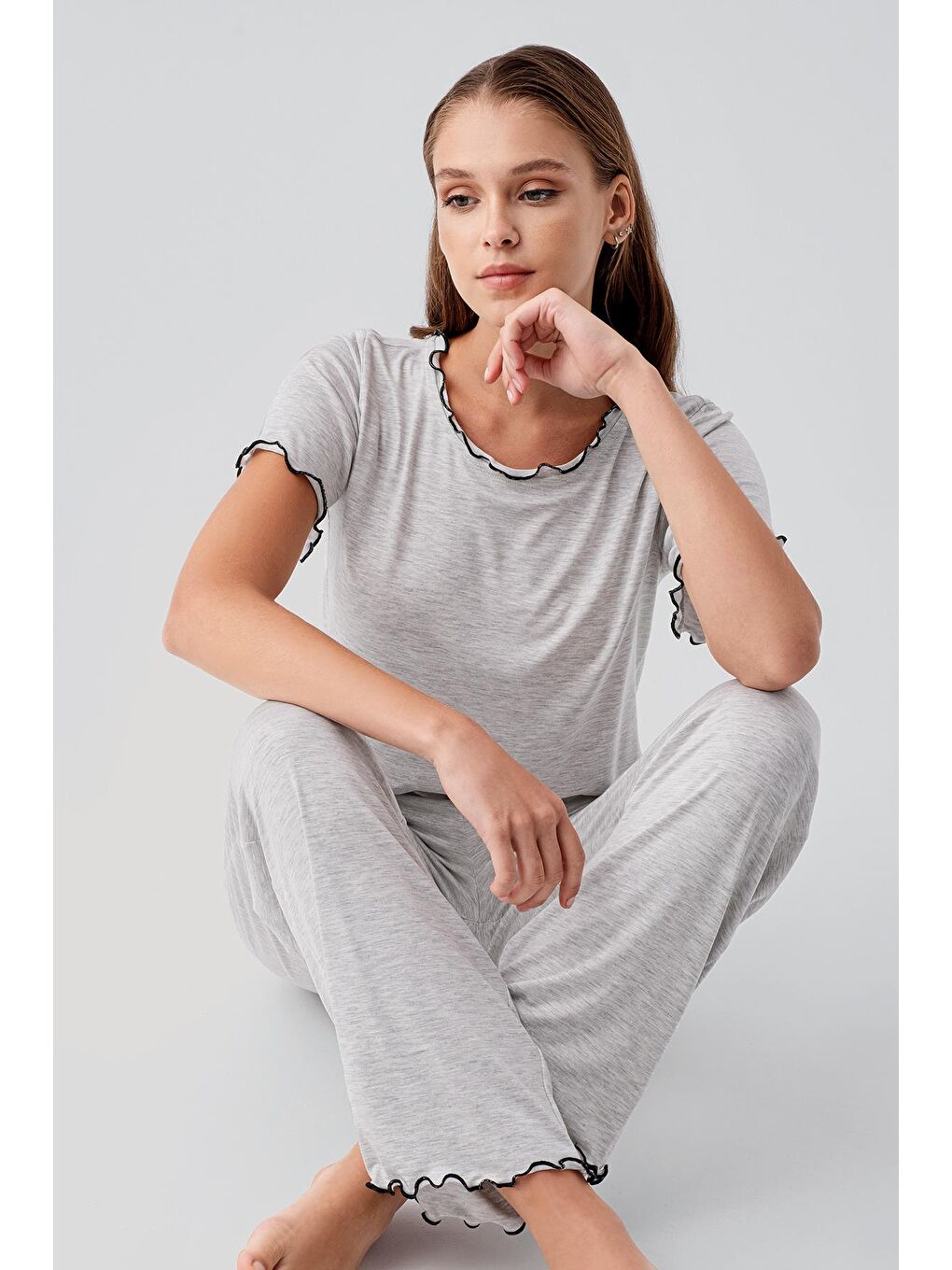 Gri Kısa Kollu Fırfır Detaylı Rahat Esnek Viskoz Pijama Takım 19211-2