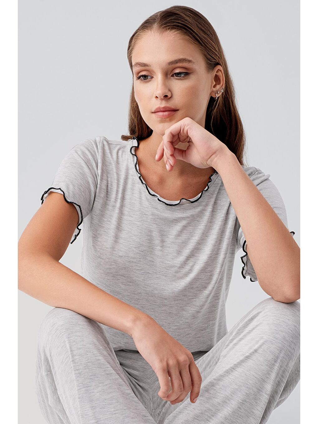 Gri Kısa Kollu Fırfır Detaylı Rahat Esnek Viskoz Pijama Takım 19211-3