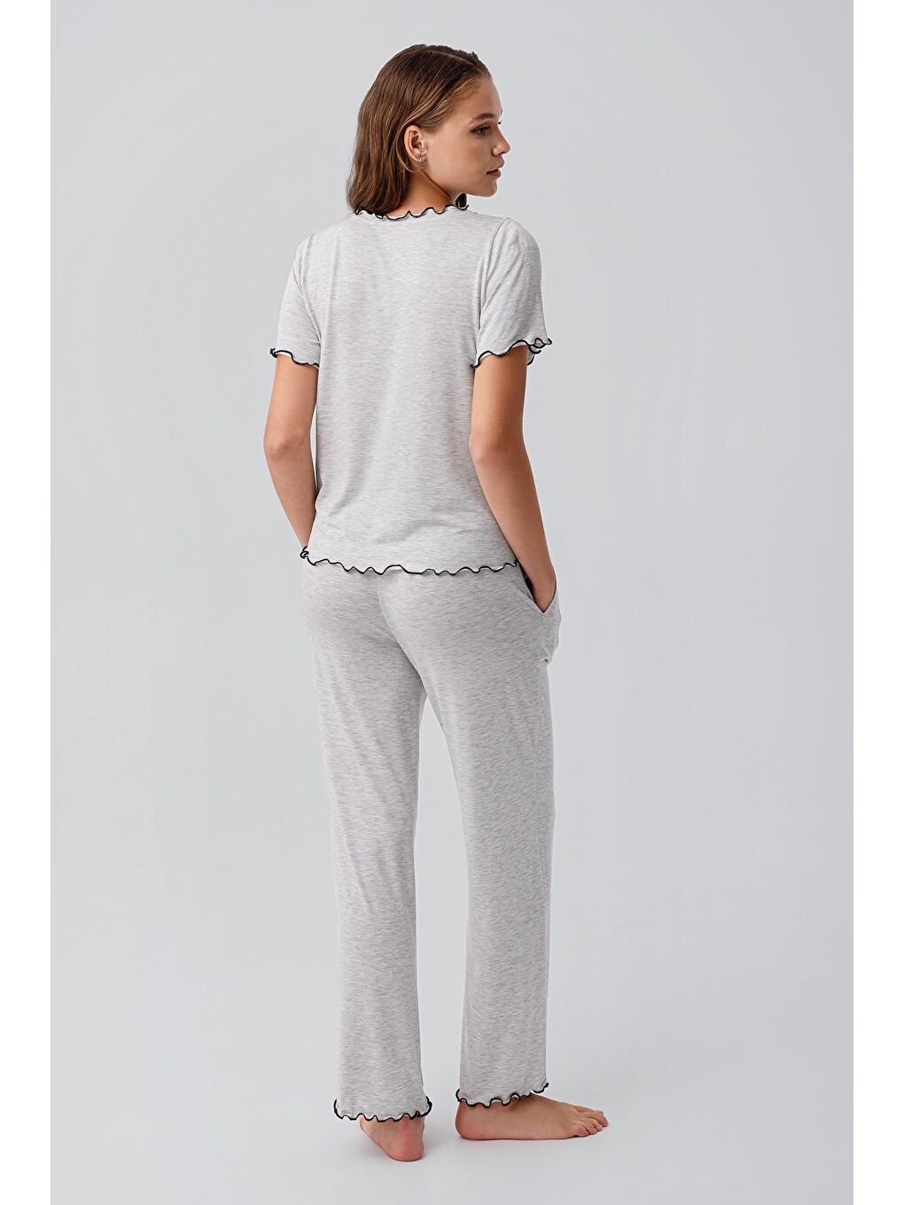 Gri Kısa Kollu Fırfır Detaylı Rahat Esnek Viskoz Pijama Takım 19211-4