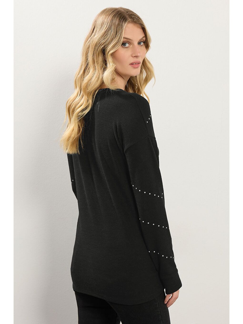 Siyah Büyük Beden Bisiklet Yaka Uzun Kollu Taşlı İnce Sweatshirt 356682-4