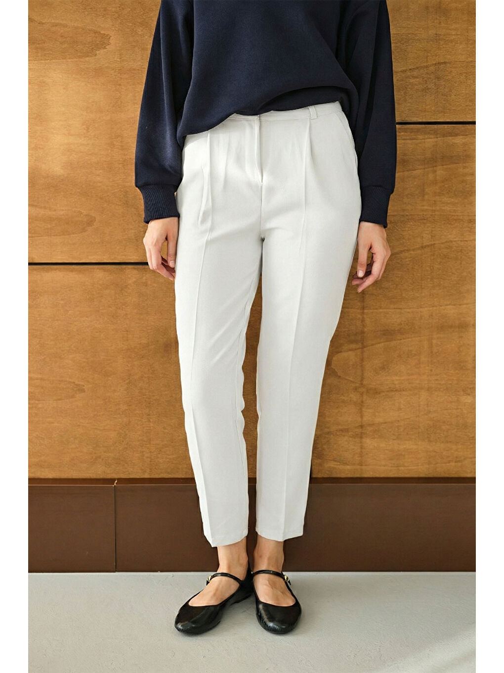 Kadın Pileli Düz Paça Pantolon Beyaz-3