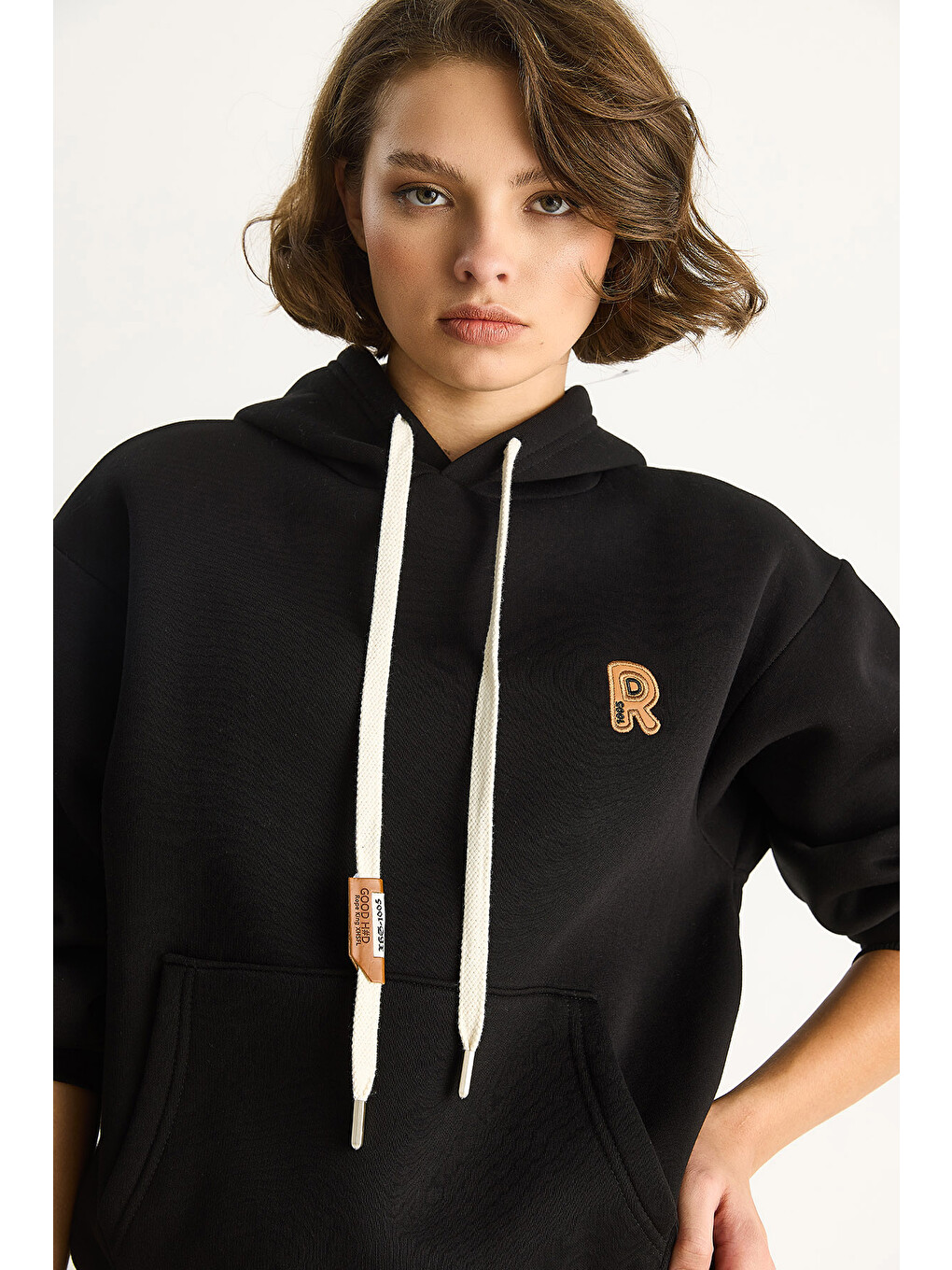 Siyah Kadın Nakış İşlemeli Kanguru Cepli Kapüşonlu Şardonlu Salaş Sweatshirt-5