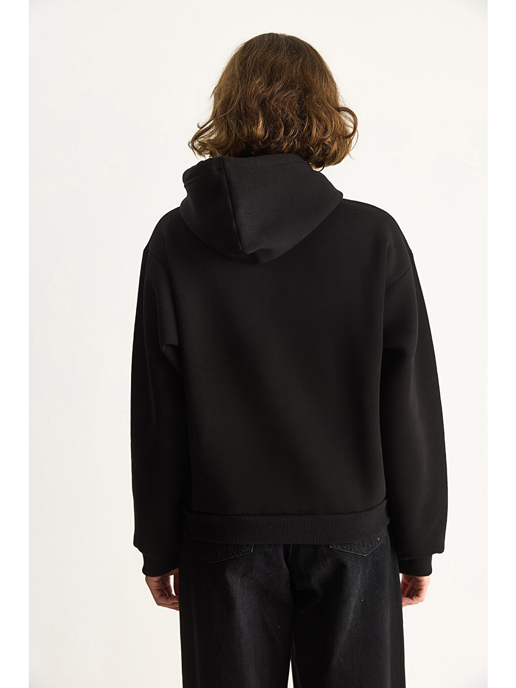 Siyah Kadın Nakış İşlemeli Kanguru Cepli Kapüşonlu Şardonlu Salaş Sweatshirt-6