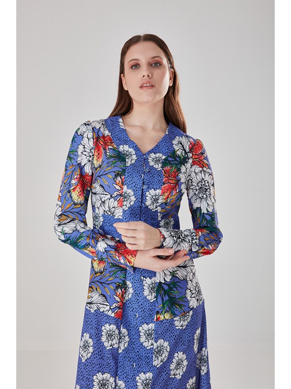 Karışık V Yaka Desenli Uzun Elbise-1