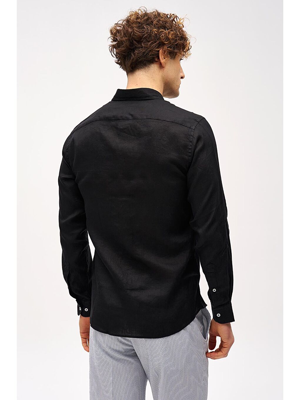 Siyah Dynamic Fit Düğmeli Yaka Düz Uzun Kollu Cepsiz %100 Keten Gömlek-2