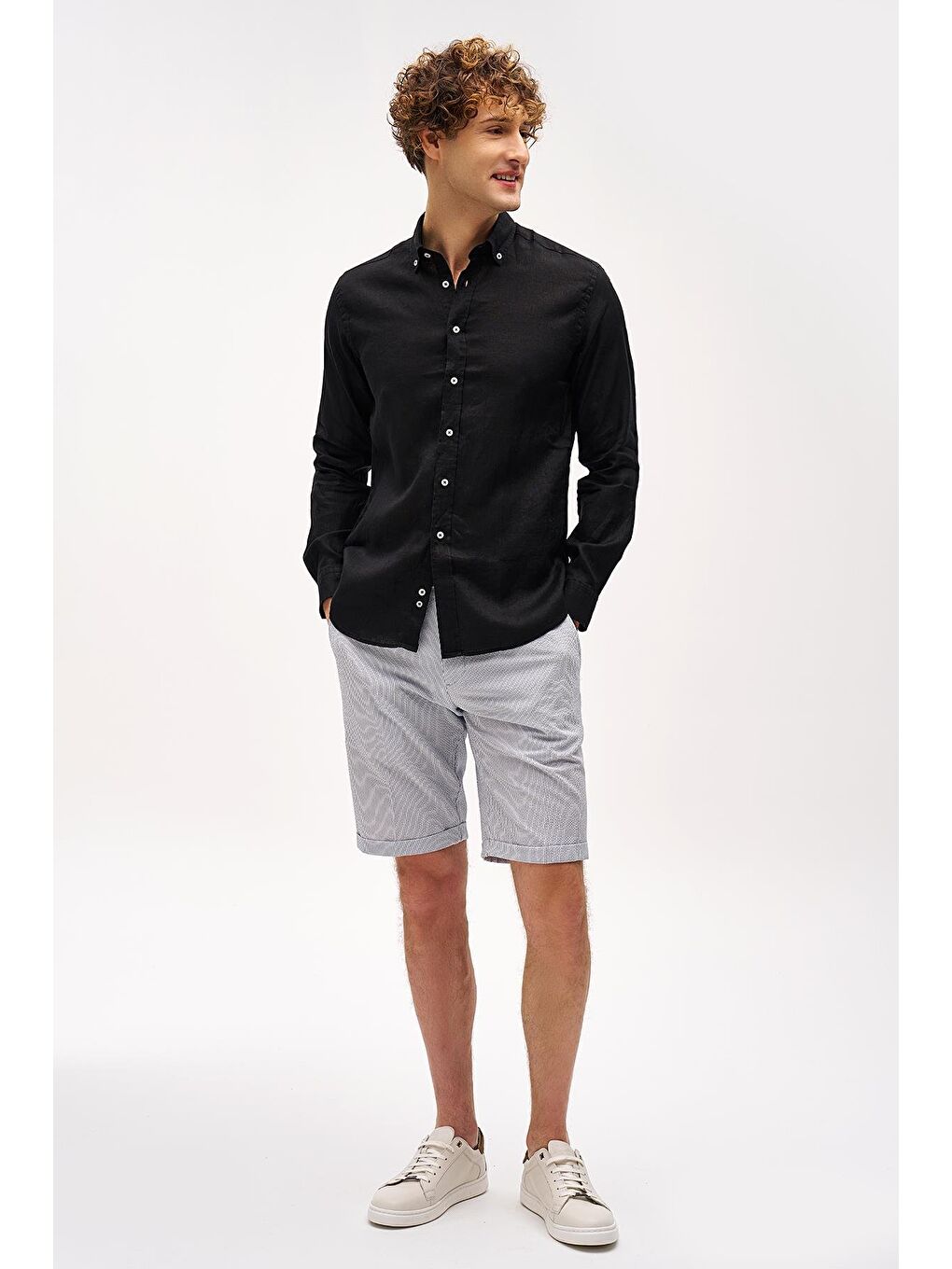 Siyah Dynamic Fit Düğmeli Yaka Düz Uzun Kollu Cepsiz %100 Keten Gömlek-4