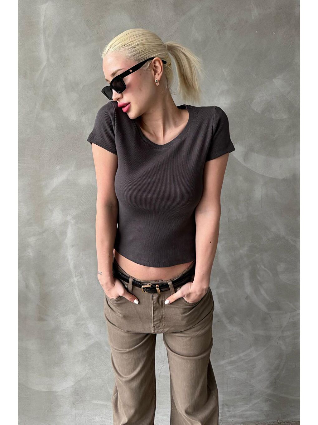 Gri Füme Geniş Yaka Fittili Basic Kadın T-Shirt Mg2293-3