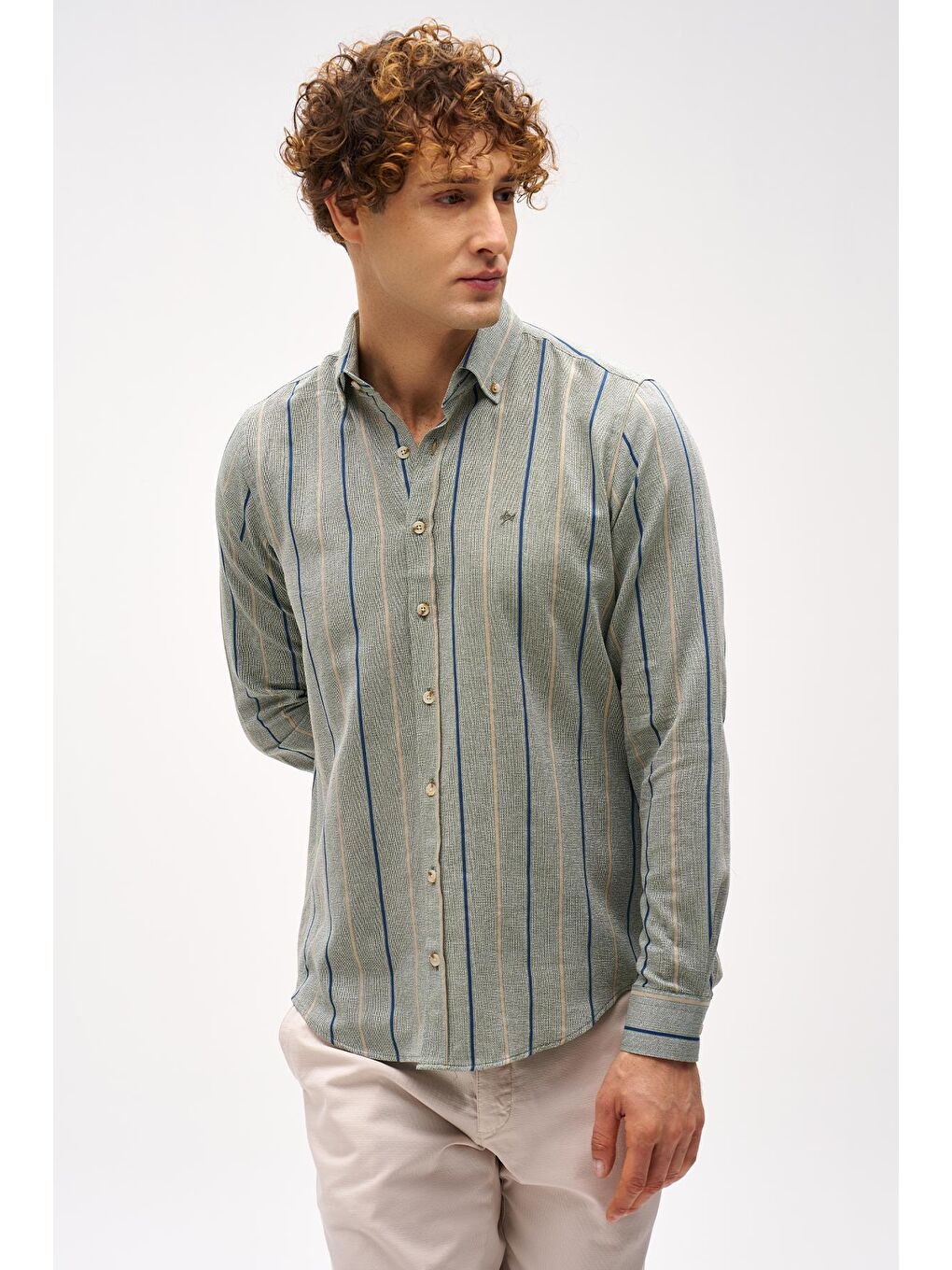 Erkek Haki Dynamic Fit Düğmeli Yaka Gömlek