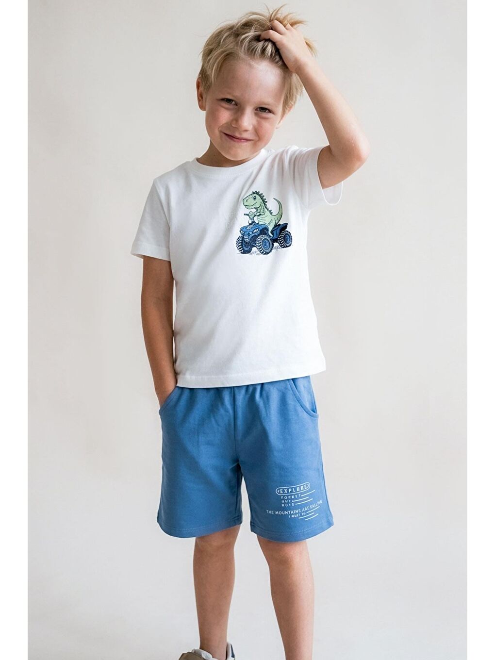 Erkek Çocuk Şortlu Takım Havalı Atv Sürücü Dino Sırt Baskı Detaylı Beyaz (3-8 Yaş)