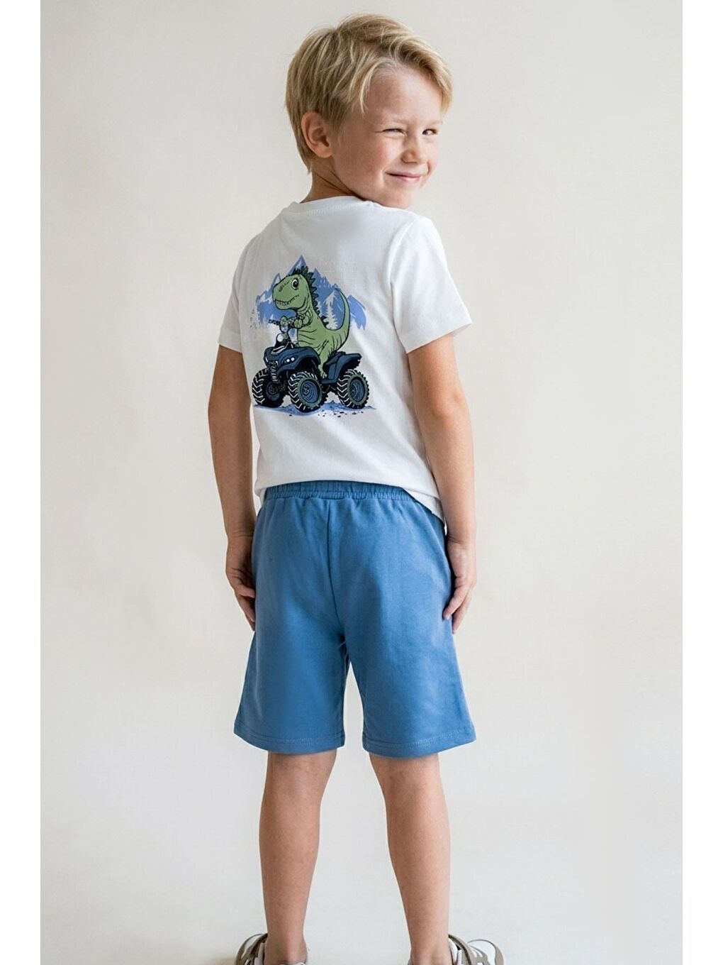 Erkek Çocuk Şortlu Takım Havalı Atv Sürücü Dino Sırt Baskı Detaylı Beyaz (3-8 Yaş)-1